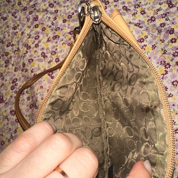 Vintage Coach Wristlet Camel Tan Leather Silver Hardwear Key Tag Wallet/Clutch - Picture 3 of 6